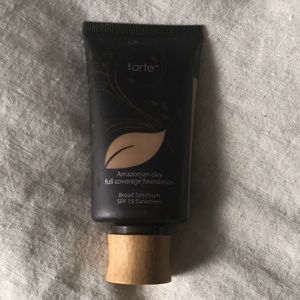 Tarte Amazonian Clay foundation